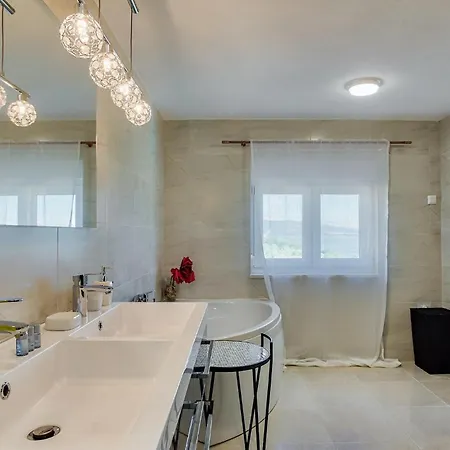 Amy Tatil Evi Maslenica